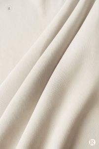 Rideau élégant blanc crème, idéal pour la décoration intérieure