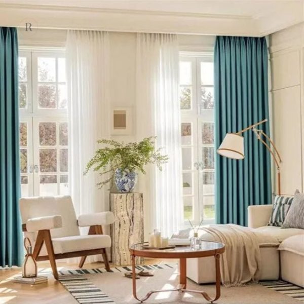 Rideau bleu occultant, idéal pour un intérieur apaisant