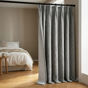 Rideau anti bruit en tissu gris pour une meilleure ambiance