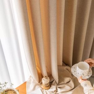 Rideau beige au design chiné pour un style moderne