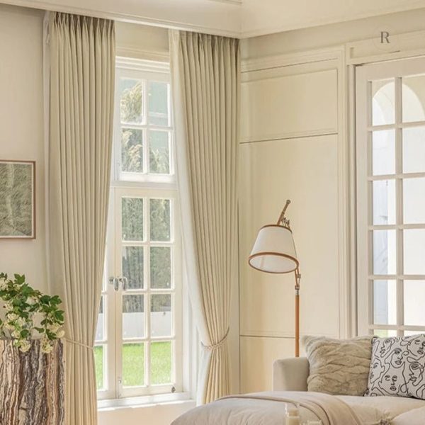 Rideau semi occultant en beige pour filtrer la lumière