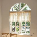 Rideau en macramé de couleur beige pour fenêtres