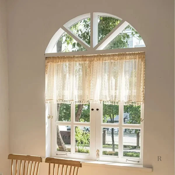Rideau en macramé de couleur beige pour fenêtres