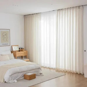 Voilage léger beige pour laisser passer la lumière