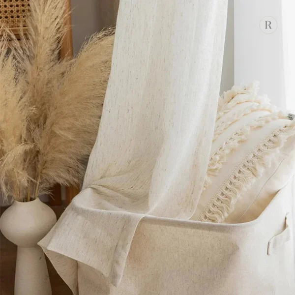 Voilage beige sobre, parfait pour toutes les pièces