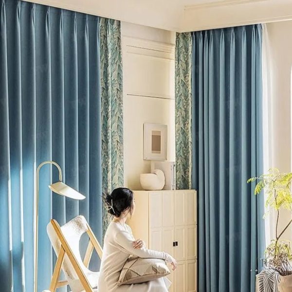 Rideau bleu à motifs feuillages, design élégant