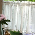 Décoration de cuisine : rideau brise bise en macramé