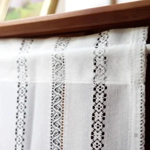 Rideau écru macramé, solution esthétique pour cuisines