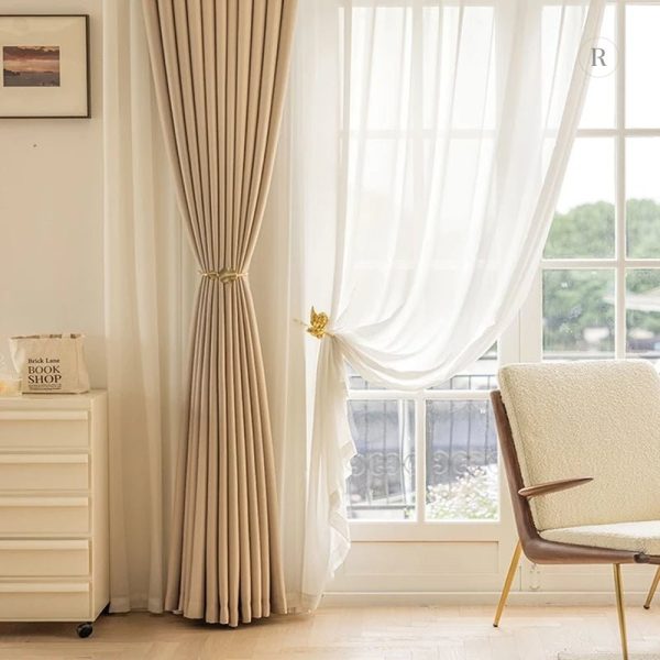 Rideau beige clair pour une ambiance douce