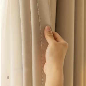 Rideau occultant beige clair pour plus d'intimité