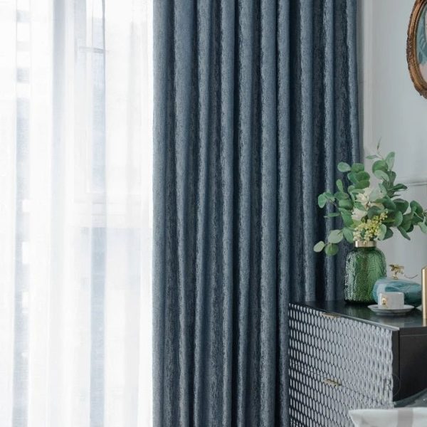Rideau bleu avec motif bois, style semi occultant