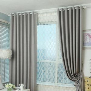 Tissu gris chiné, idéal pour bloquer la lumière extérieure