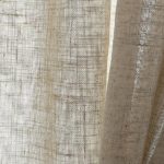 Voilage léger beige, textile naturel pour fenêtre élégante
