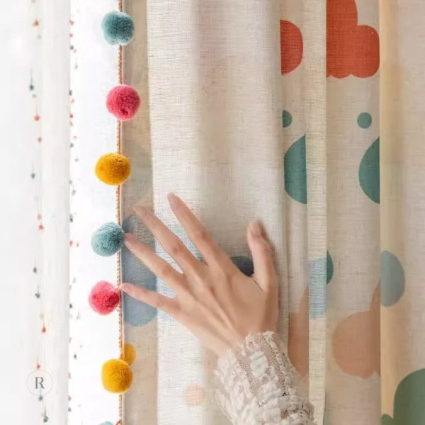 Rideau avec motifs nuages pour ajouter une touche rêveuse