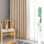 Rideau beige texturé pour une lumière tamisée