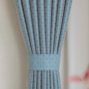 Rideau semi occultant avec motifs élégants