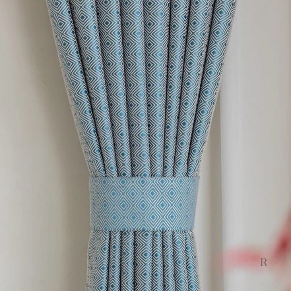 Rideau semi occultant avec motifs élégants