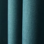 Rideau bleu paon, idéal pour assombrir les pièces efficacement