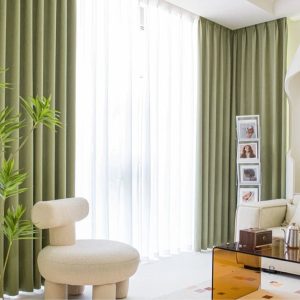 Rideau vert à chevrons pour une ambiance moderne
