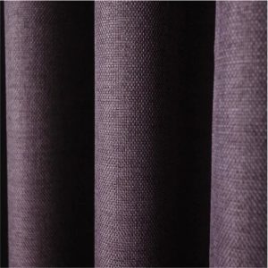 Rideau en violet profond, idéal pour la décoration intérieure