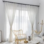 Voilage léger beige avec motif rayé