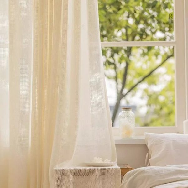 Rideau décoratif crème en tissu fin