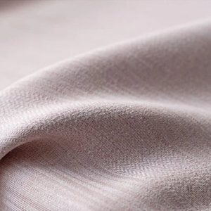 Rideau élégant en rose poudré, idéal pour l'intimité et la lumière