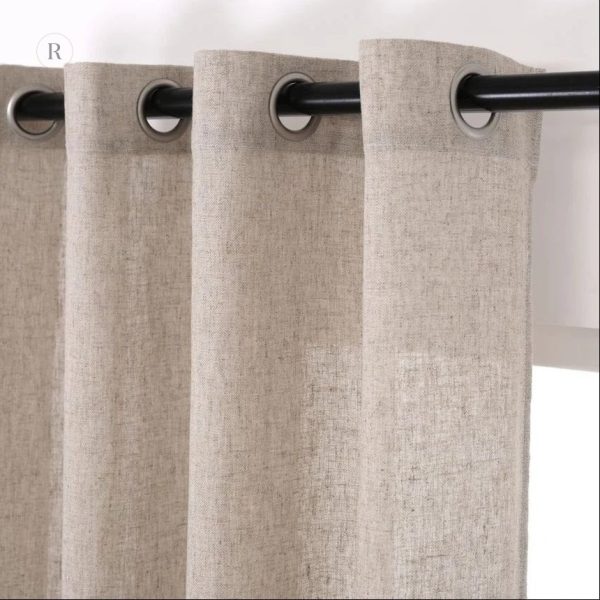 Rideau léger en beige, parfait pour la décoration