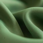 Rideau vert occultant, idéal pour tamiser la lumière naturelle