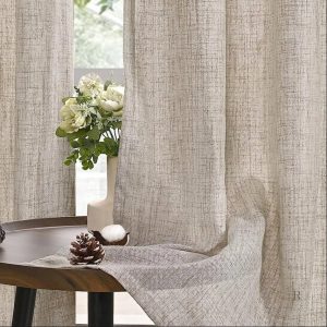 Rideau taupe, idéal pour tamiser la lumière
