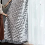 Rideau thermique pour réduire les bruits extérieurs