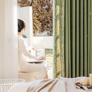 Rideau vert avec motifs modernes pour salon