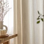 Rideau en voilage beige pour adoucir la lumière