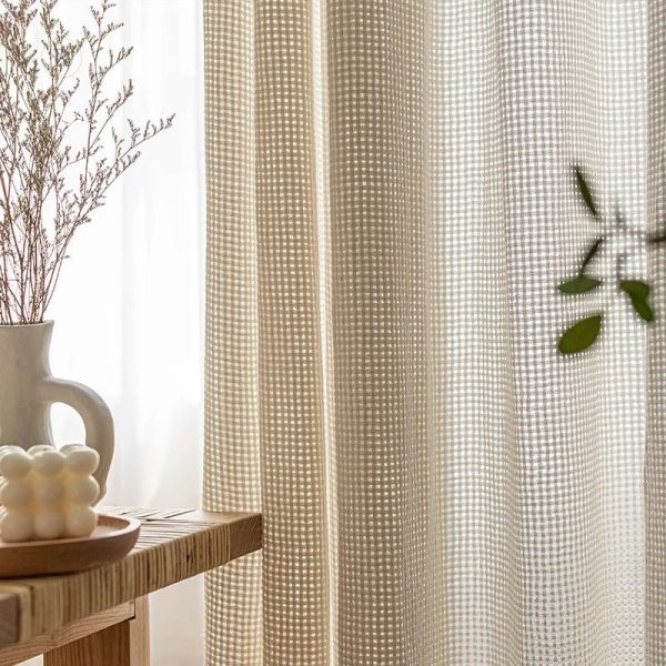 Rideau en voilage beige pour adoucir la lumière