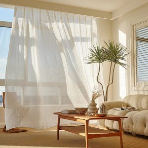Voilage léger beige pour décoration intérieure