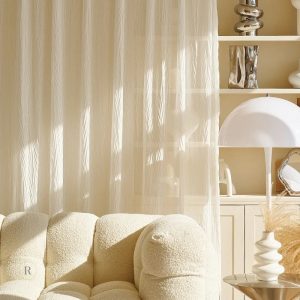 Rideau translucide beige pour laisser passer la lumière