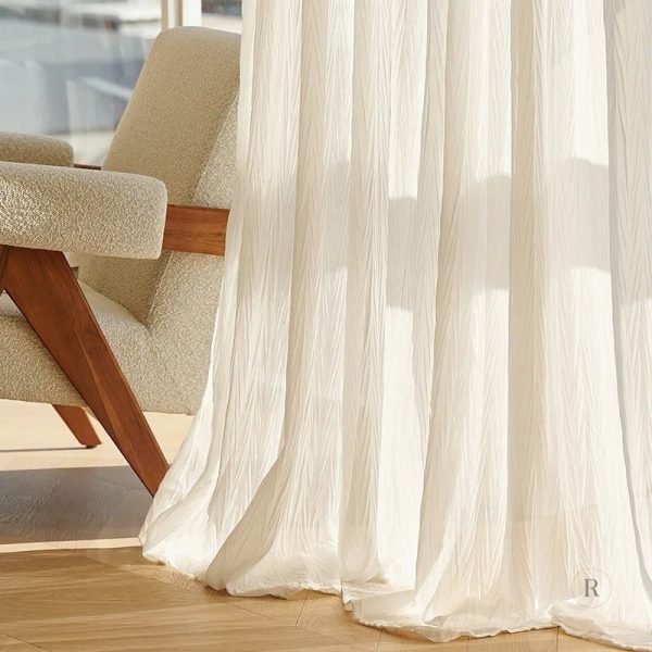 Rideau en voile beige pour ambiance chaleureuse