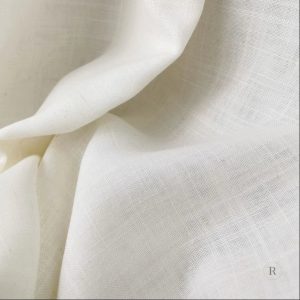 Rideau léger en tissu blanc idéal pour la décoration intérieure