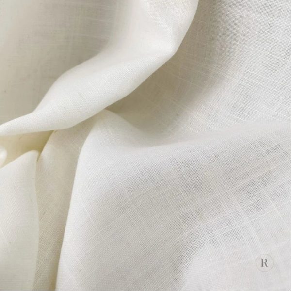 Rideau léger en tissu blanc idéal pour la décoration intérieure