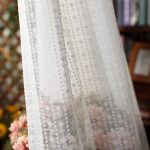 Rideau décoratif blanc, parfait pour un style épuré