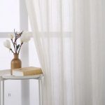 Voilage moderne avec teintes blanches et beiges