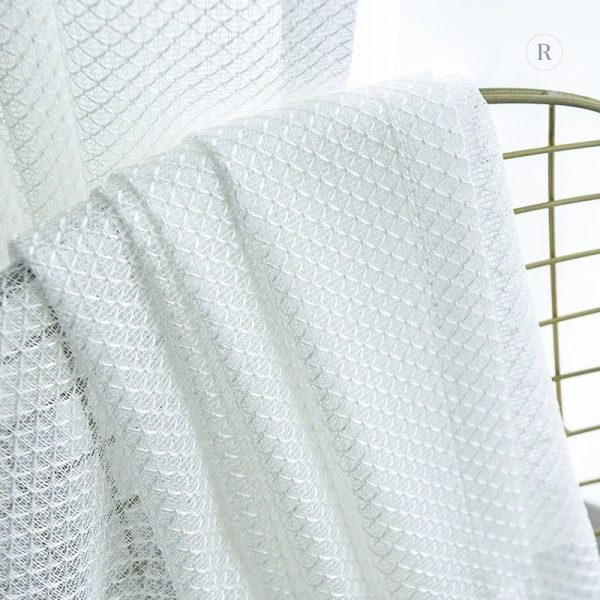 Voilage blanc moderne avec motifs subtils