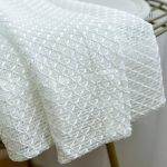Rideau décoratif blanc, design à motifs