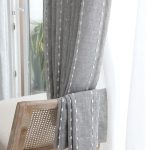 Voilage gris en lin pour un intérieur lumineux