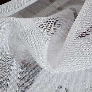Voilage décoratif blanc, idéal pour un intérieur épuré