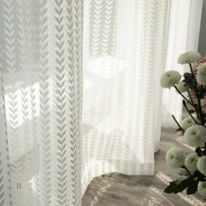Voilage blanc, design simple et raffiné pour toutes les pièces