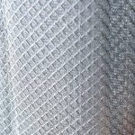 Voilage gris à motif, parfait pour la décoration intérieure
