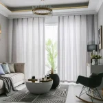Voilage léger gris, idéal pour la décoration intérieure