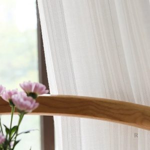 Tissu voilage blanc avec motifs rayés
