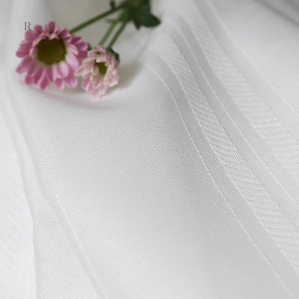 Rideau blanc à motifs rayés pour intérieur